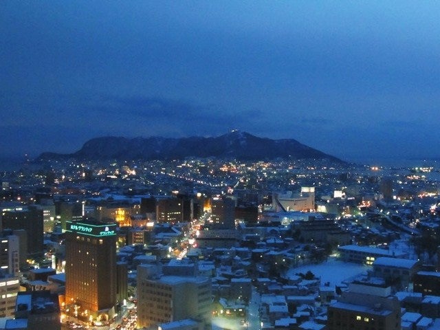 冬の夜に浮かび上がる地上の星「五稜星の夢イルミネーション」☆開催中☆「五稜郭タワー」 - 道南ハイヤーです