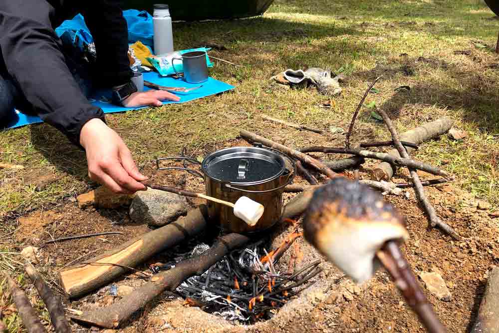 ブッシュクラフトキャンプの装備おじさん達の趣味と本業