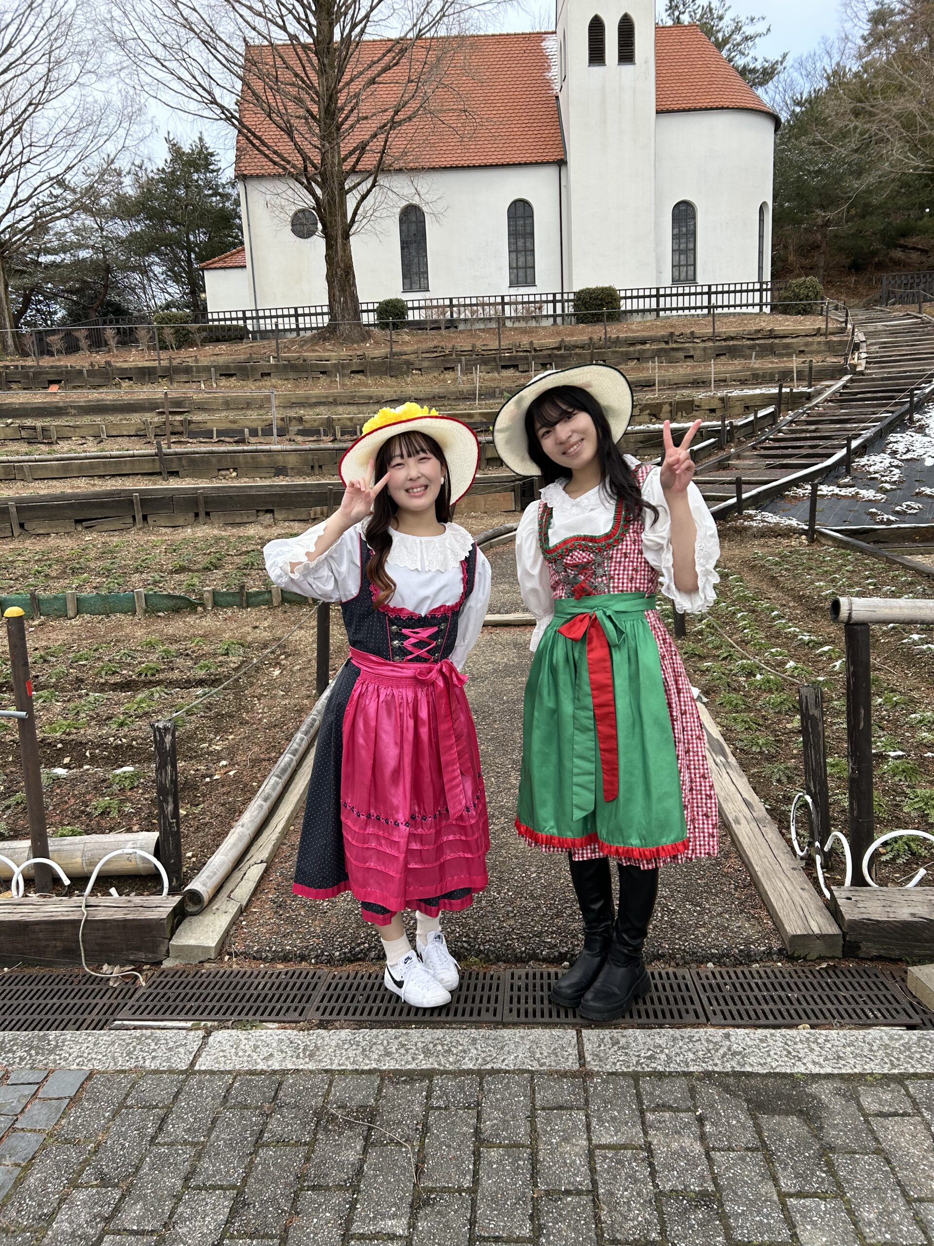 カラフルで鮮やかなタイの衣装🇹🇭﻿ ﻿ 結婚式やかしこまった場など﻿