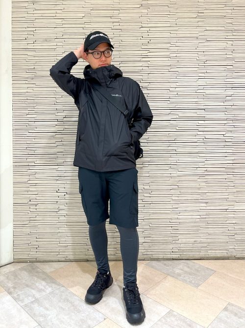 登山コーデ メンズ高機能なアイテムをベースにした冬のトレッキングスタイルCHUMS チャムス