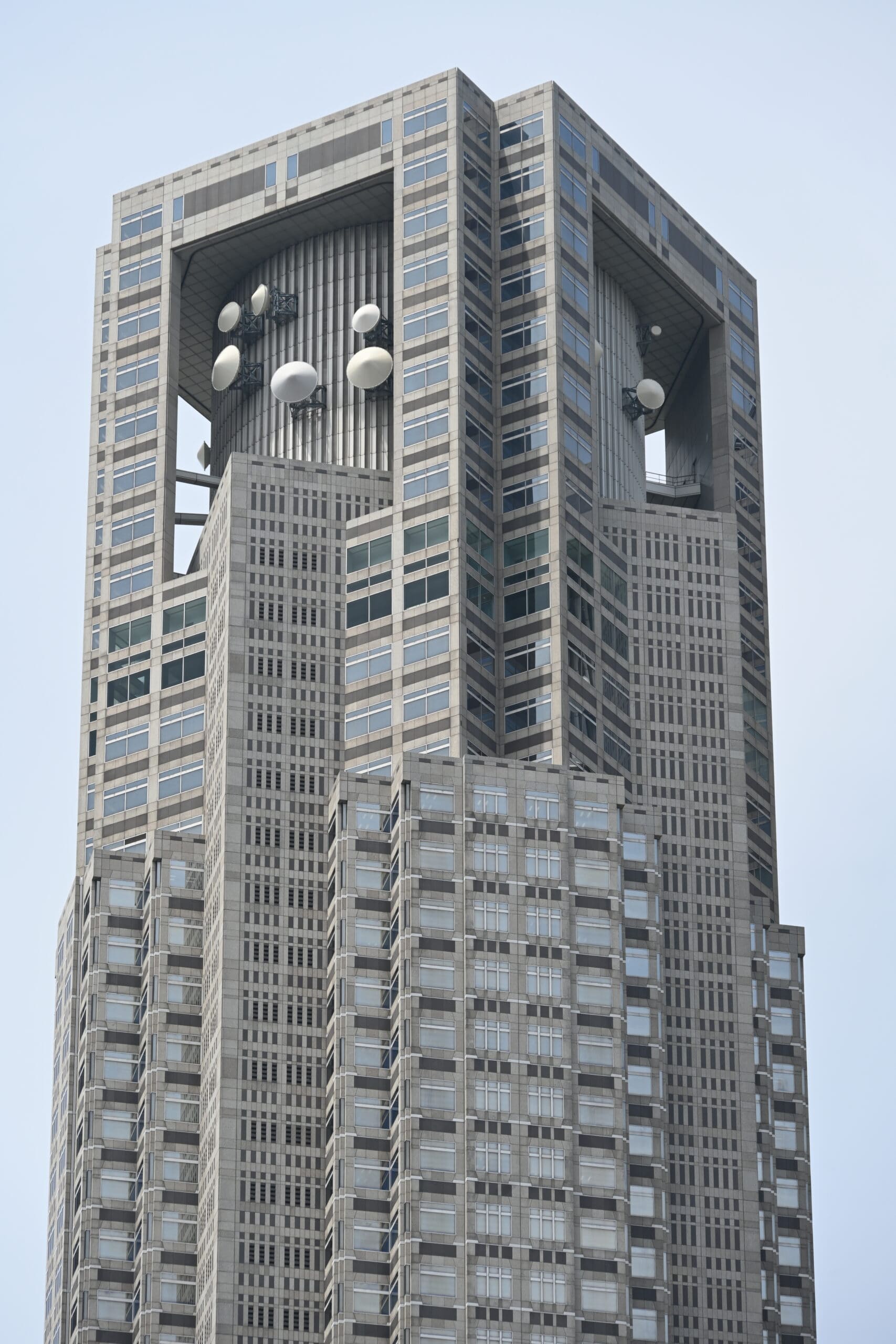 奇抜すぎる東京都庁舎のアイデアも!?世紀の”不可能建築”がおもしろい！和樂web 美の国ニッポンをもっと知る