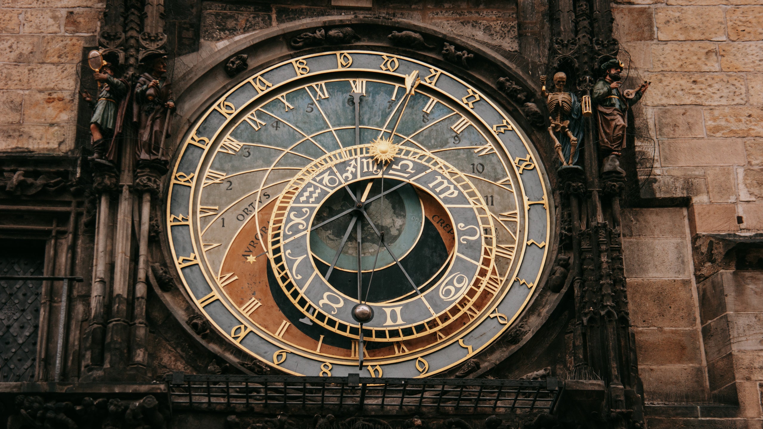 からくり時計 プラハ歴史地区の天文時計 写真素材1050597-