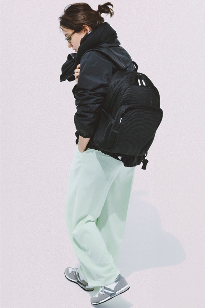 大きめリュック11選定番の黒リュックから旅行に持っていけるバックパックまでOggi.jp
