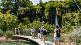 プリトヴィツェ湖畔国立公園への行き方は？ザグレブやスプリトからのアクセスとバスの利用方法を解説