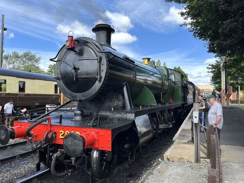 2025年グロスターシャー人気の中世の歴史と建築体験ゲットユアガイドGetYourGuide