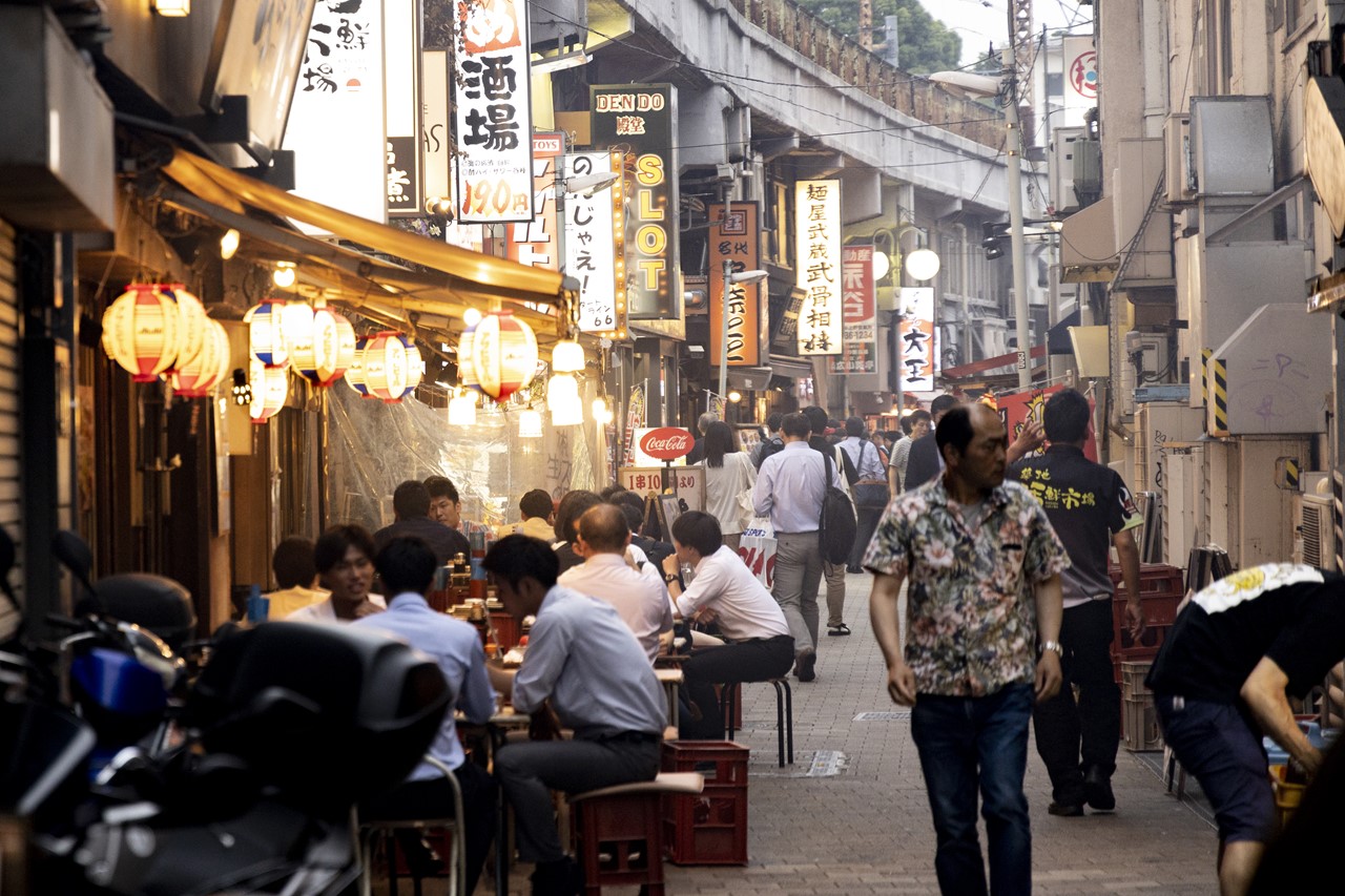 リノベーション倉庫⑪ 大谷石の元倉庫群を改装した、素材感で魅せる大空間モール。栃木・宇都宮Dig-itディグ・イット