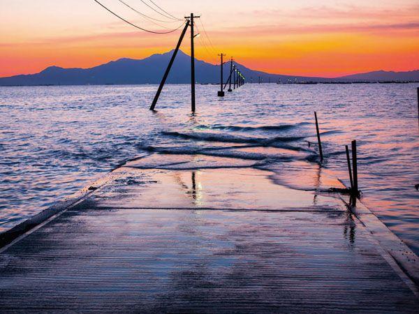 歩ける海の絶景「長部田海床路」のおすすめの訪問時間は？魅力やアクセスのほか変わり種スイーツも紹介熊本・宇土市TABIZINE～人生に旅心を～