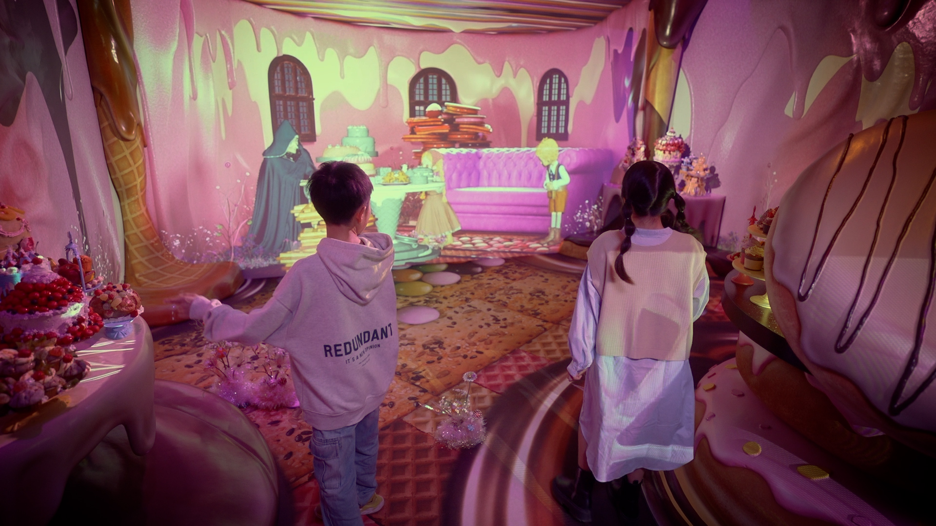 夏のアイテムを多数用意 お台場エリアが合同バーゲンを開催 -