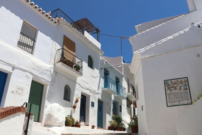 スペイン旅 バルセロナにて、ロマンあふれるカタルーニャの街並み。桜