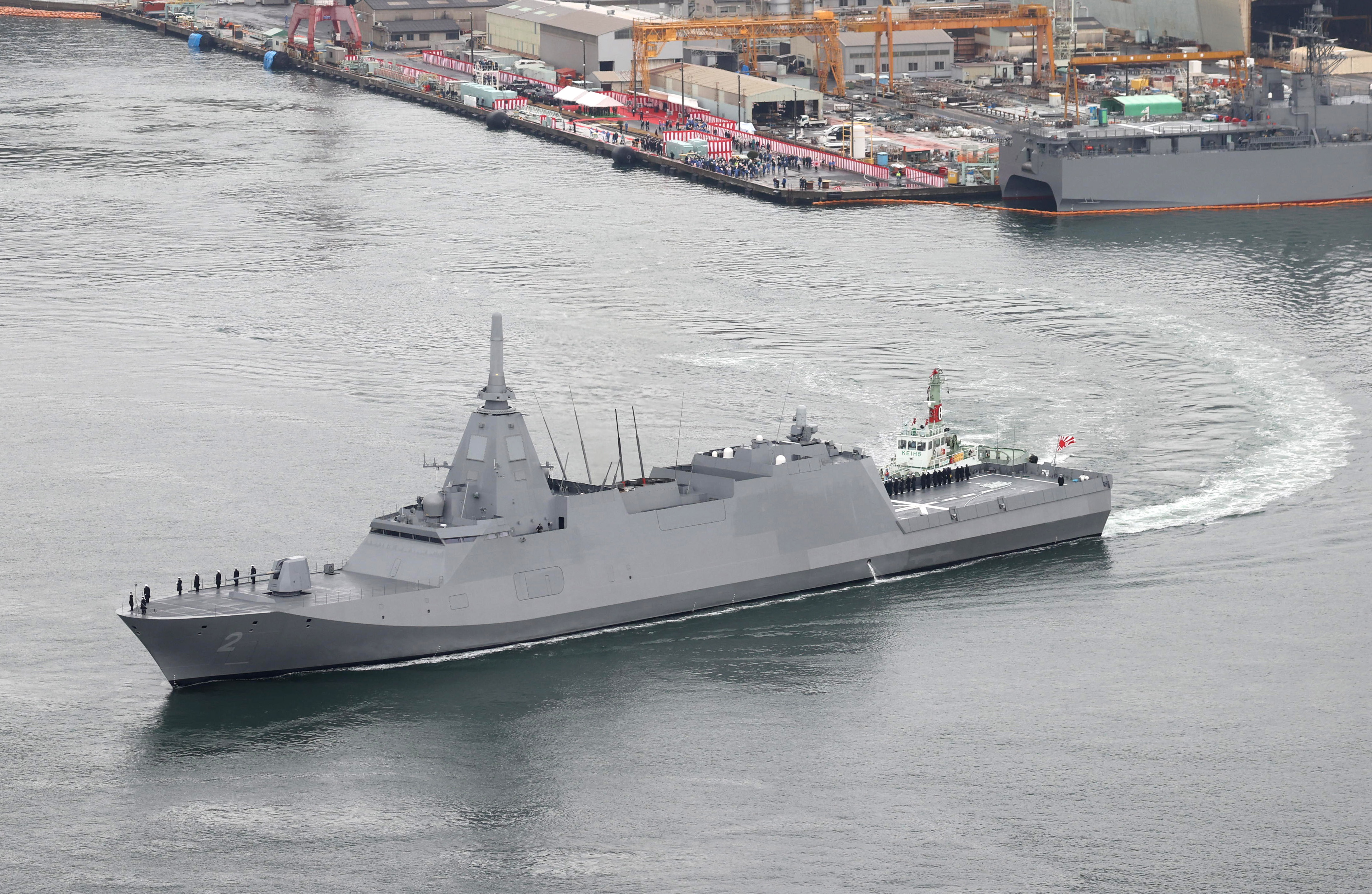 新型護衛艦「くまの」就役 海自、少ない隊員で運航 - 日本経済新聞