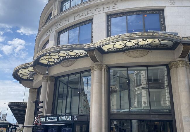 パリ7区の名所・ボンマルシェ百貨店の魅力を完全解剖アクセスと見どころタビパリラックス