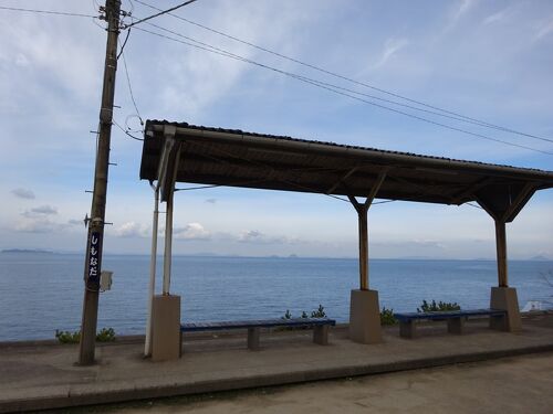 目の前に海が広がる『下灘駅』で絶景写真を撮ってきた