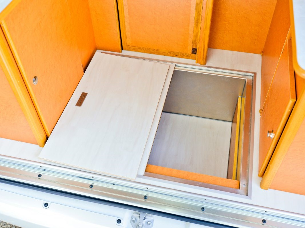 このキャンピングカーが欲しい！ 気分はブルートレイン！ 2段ベッド＆対座ダイネットは二人旅にベストMotor-Fan モーターファン自動車関連記事を中心に配信するメディアプラットフォーム