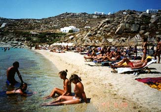 ターコイズブルーの海と自然の火山洞窟の形成に人気のセイシェルの有名なペブルパラダイスビーチ、イカリア島、北東エーゲ海、ギリシャの空中ドローンビデオ」の動画素材 ロイヤリティフリー 1097341821Shutterstock