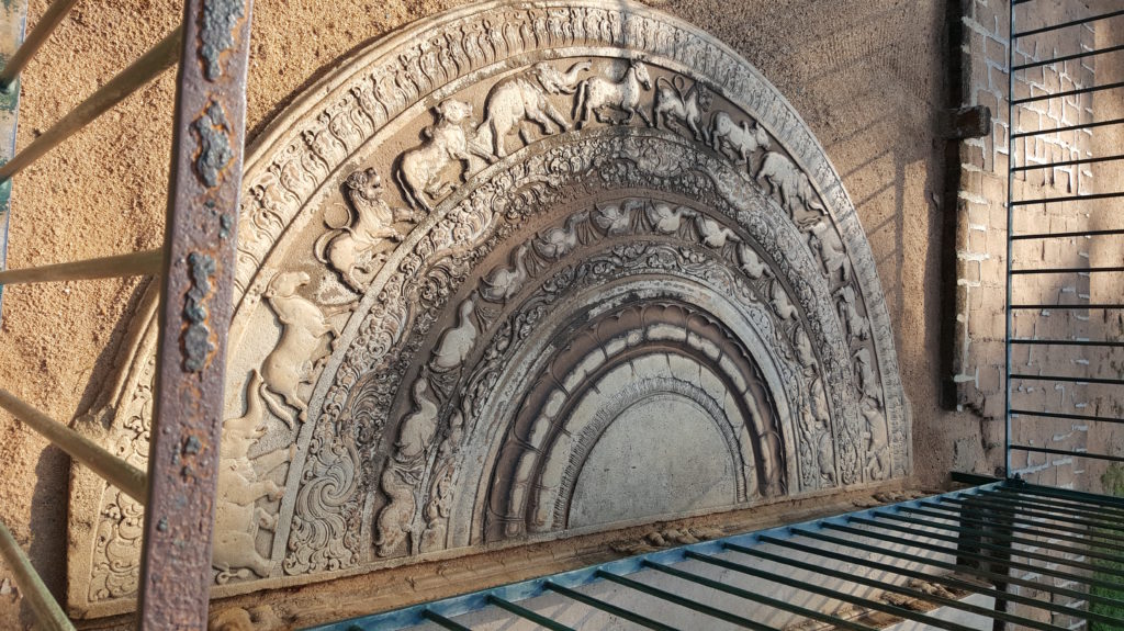 サンダカダ パハナ ムーンストーン 仏教寺院の装飾