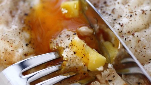 ✨本日のおすすめ✨, 北アフリカ・チュニジアの伝統料理「ブリック」を当店流にアレンジ！,本来はシーフードが定番ですが、当店では旨みたっぷりの豚肉を包み込みました🥟✨, ぜひご来店の際にはお試しください☺️,eastsidecafejp東久留米higashikurumeカフェカフェランチディナー駅近西武池袋線