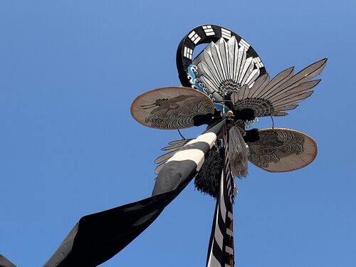 那覇大綱挽の「旗頭行列」始まる 国際通りに伝統の14旗が集結 綱挽き勝負は午後4時すぎ 沖縄 -