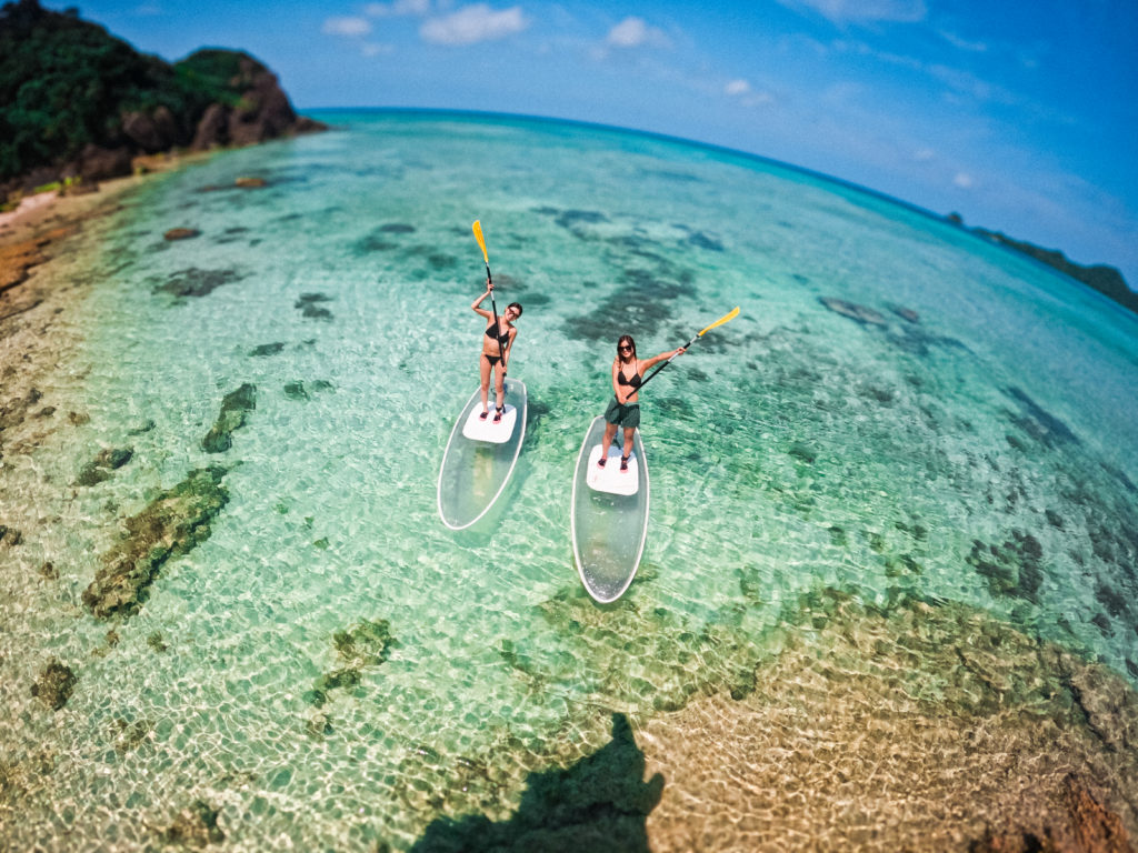 石垣島 約2.5時間 SNS映え抜群！今話題のクリアSUP体験ツアー☆新感覚NEWアクティビティ＜写真無料＆送迎付き＞ドローン撮影追加可能♪ No.309