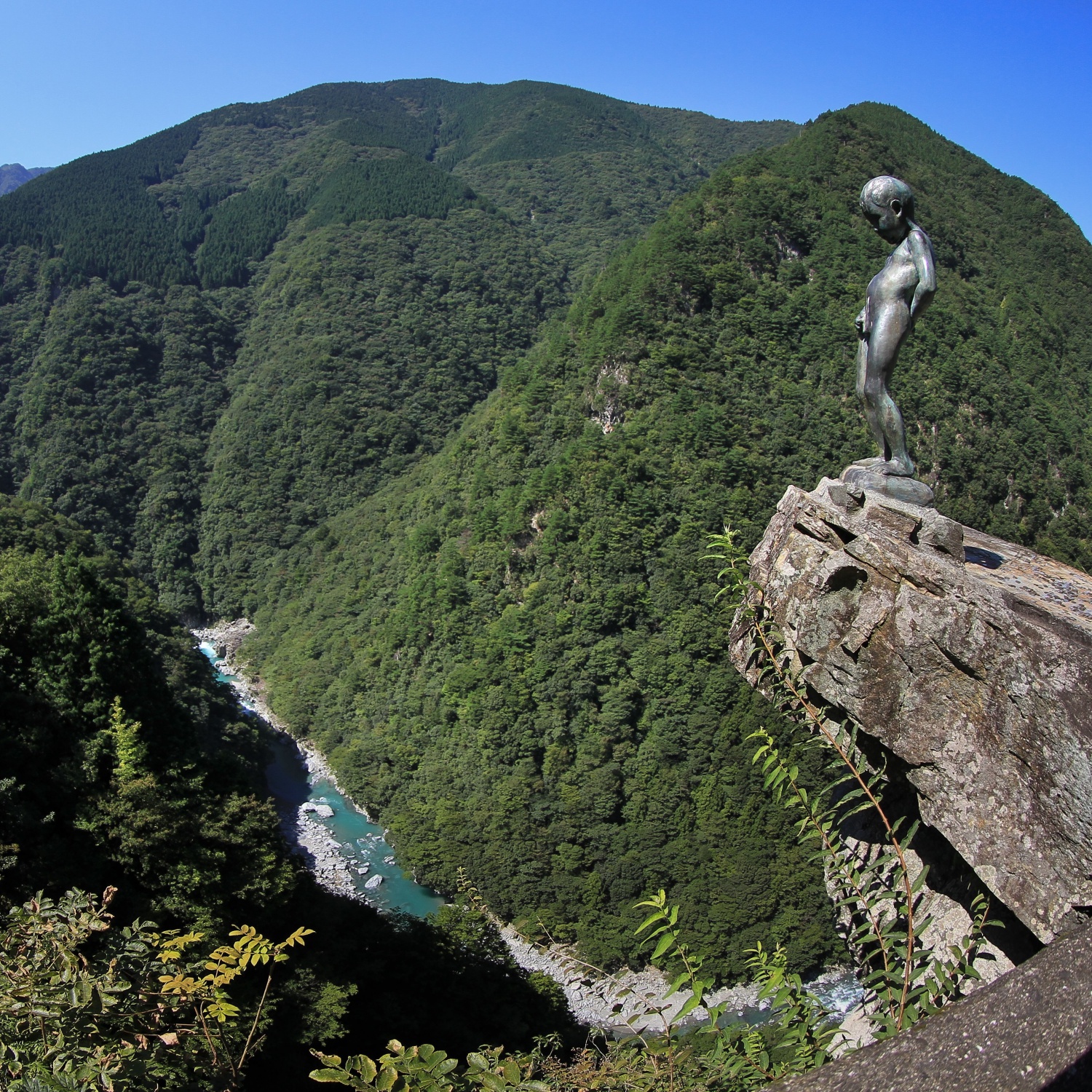 小便小僧 on the cliff ～崖の上に佇む徳島の珍スポット～うっかり日本旅