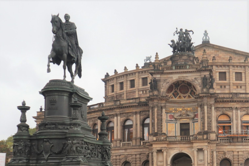 リューネブルグドイツ ドイツの伝統的な建築様式の歴史的建造物古い家と人気のある観光の町の通りに赤レンガの塔 -リューネブルグのストックフォトや画像を多数ご用意 - iStock