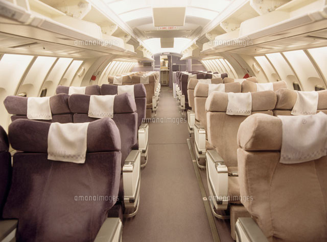 飛行機の向こう側にグリーン席がある 背景 フリー素材JPG無料ダウンロード