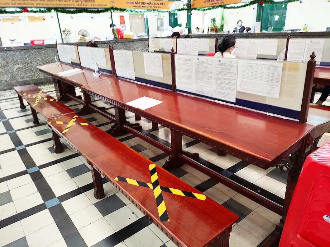 ホーチミン市内 昨日はとても暑い日だったみたいで 休憩しながら