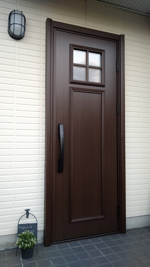 玄関ドアについて深～く考えたこと、ありますか？株式会社藤岡備建<