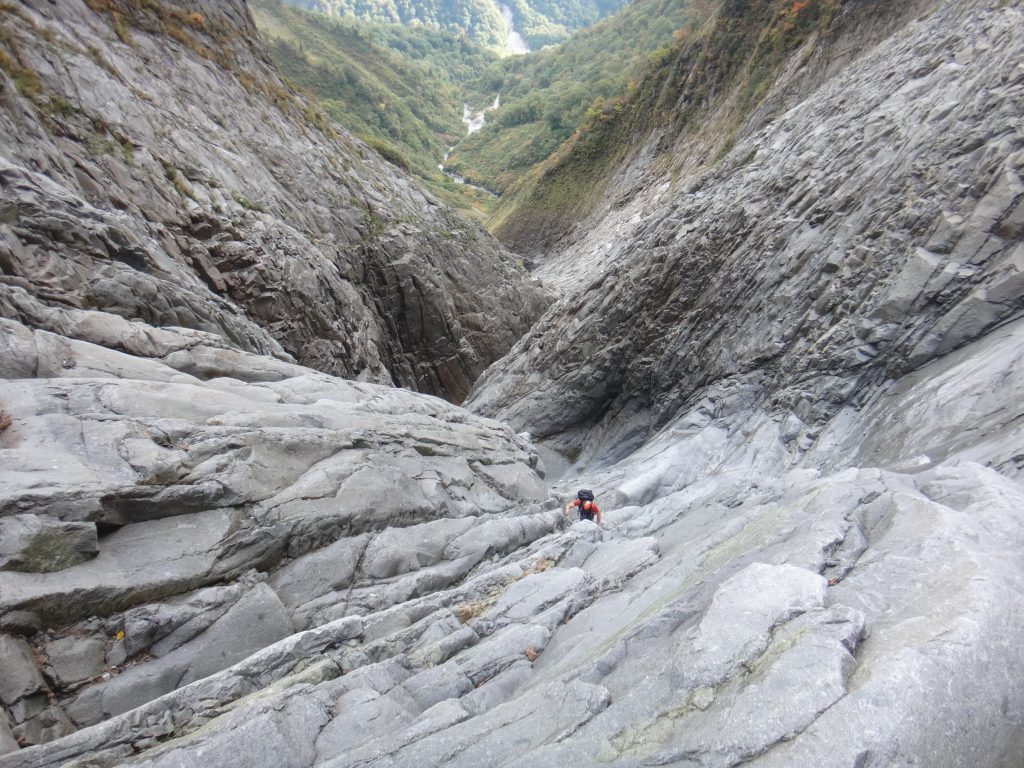 めざせ一ノ倉沢！谷川山麓スノーハイキング - マツウラ企画