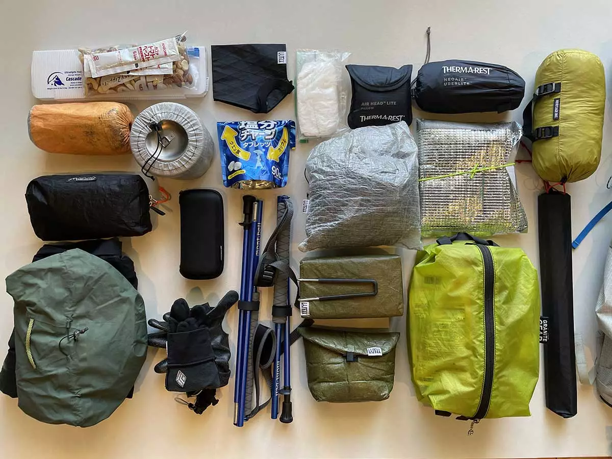 夏山の小屋泊まり ザックの中身 - 登って潜って、月をみて