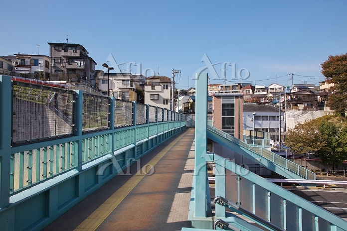 エレベーター付き跨線歩道橋 - 撮って置きの写真館