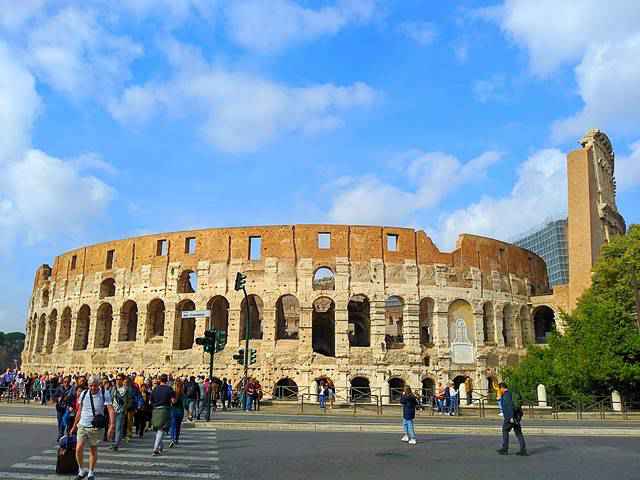 フリー写真画像: 空、コロッセオ、ローマ、イタリア、観光名所、建築、古代、宮殿、夕暮れ、ファサード、ドーム、レジデンス