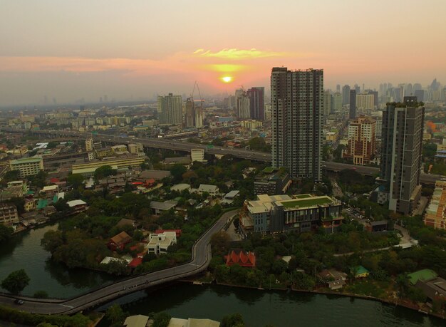 ドローンで街を見てみよう！ - YouTube