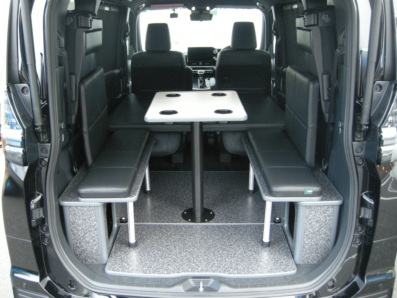 80VOXY NOAH でもライトキャンパー・プレミアム - ハイエース