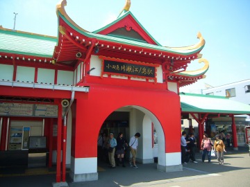 江ノ電 江ノ島・長谷駅、構内踏切廃止に 行先別の改札設置レイルラボ