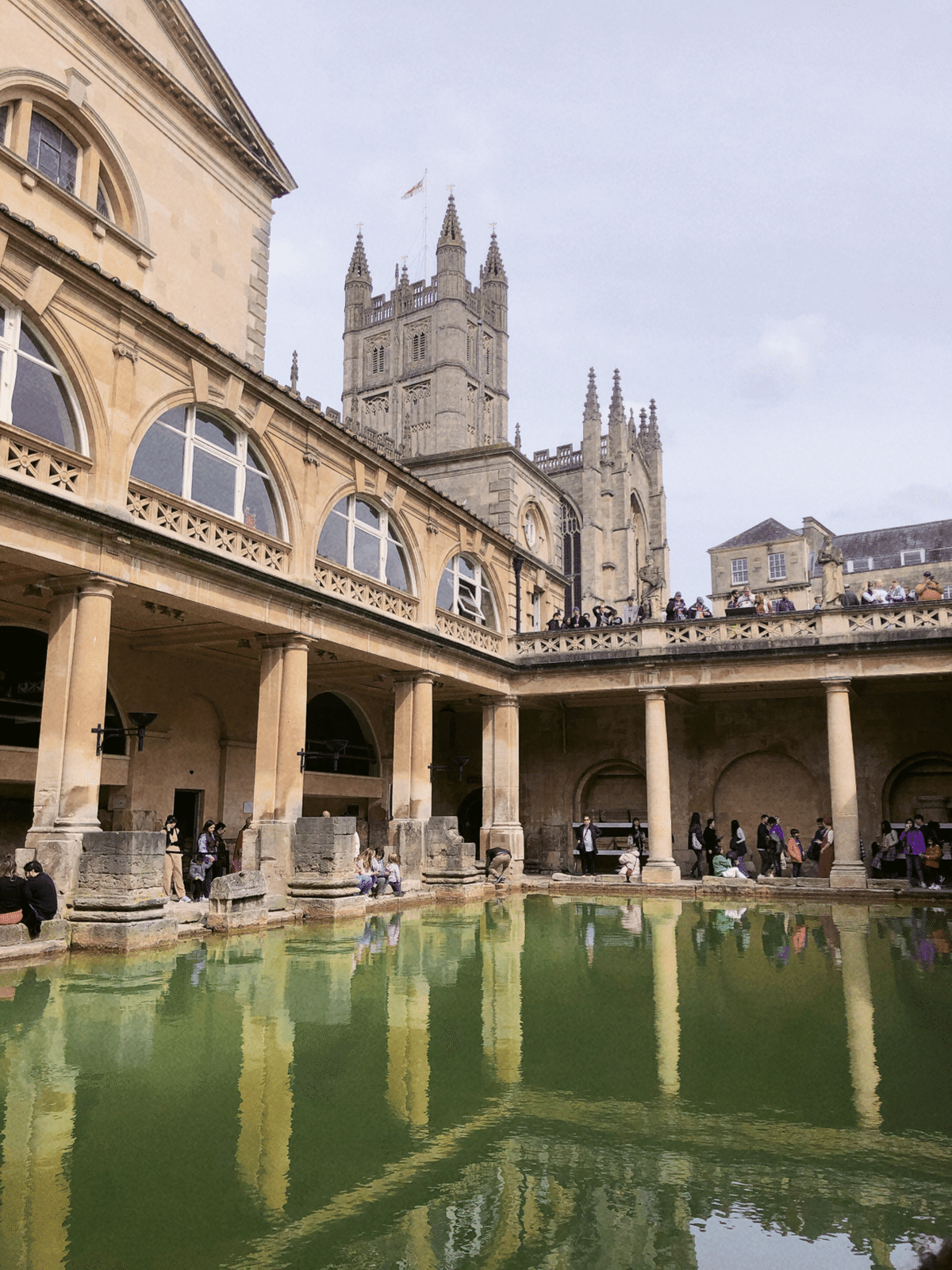 イギリス 緑色の温泉 ローマン・バス : 東大温泉サークルOKR『部室』