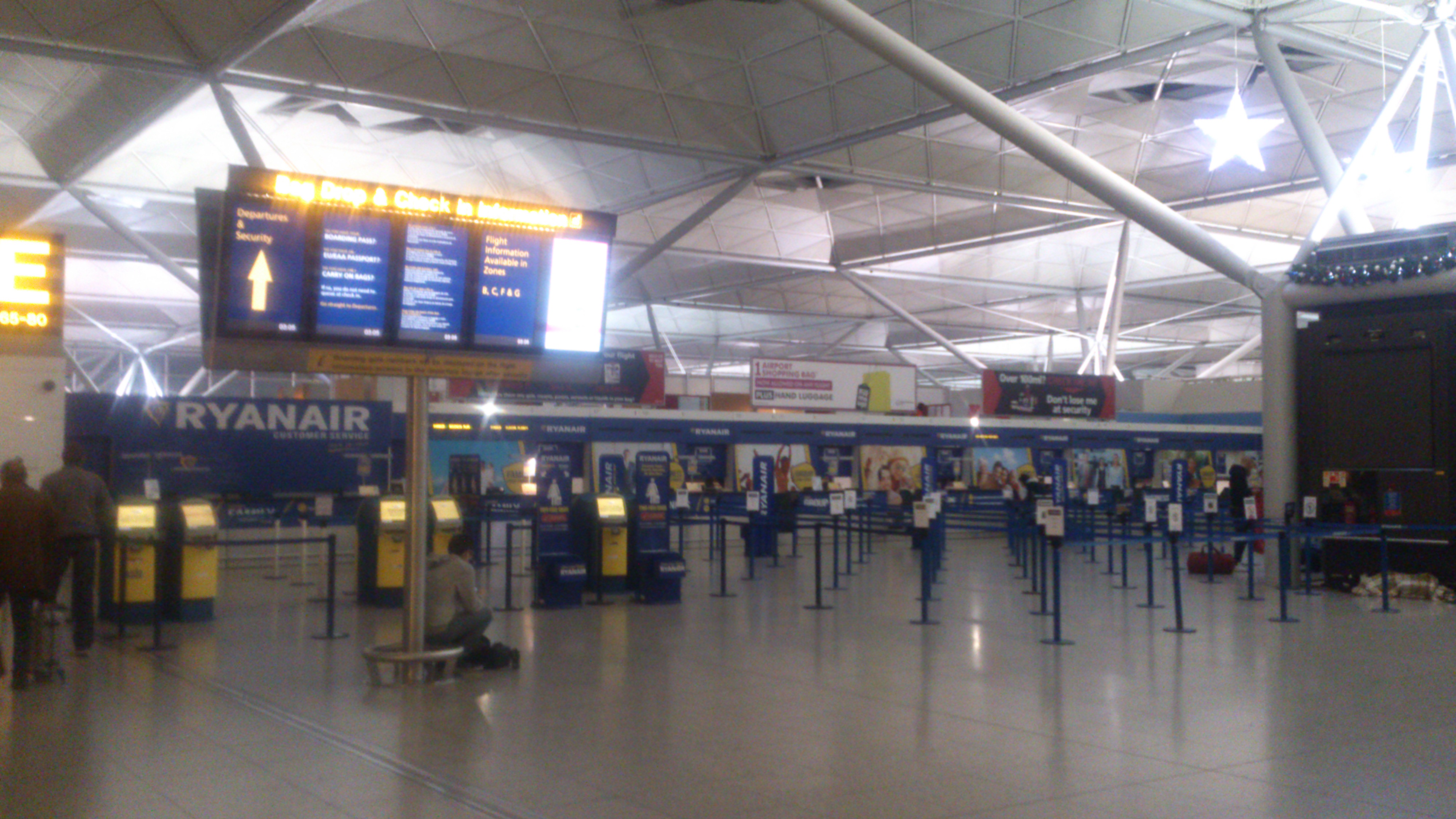 🇬🇧ロンドンスタンセッド空港泊2週間2022 12 20-2023 01