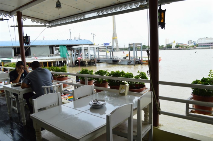 ワットアルンが見える絶景レストランでタイ料理「Supanniga Eating Room」タイ・バンコク旅行情報とレストラン ・スパ・お土産・雑貨・生活情報など旅ライターがご紹介します