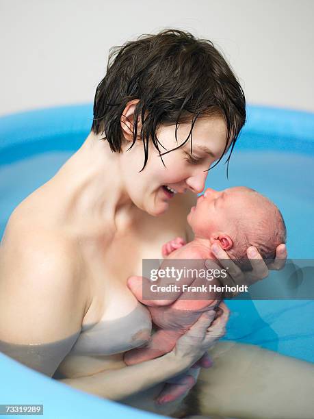 水中分娩 海外での水中出産レポートママのあれこれママーレコーレ