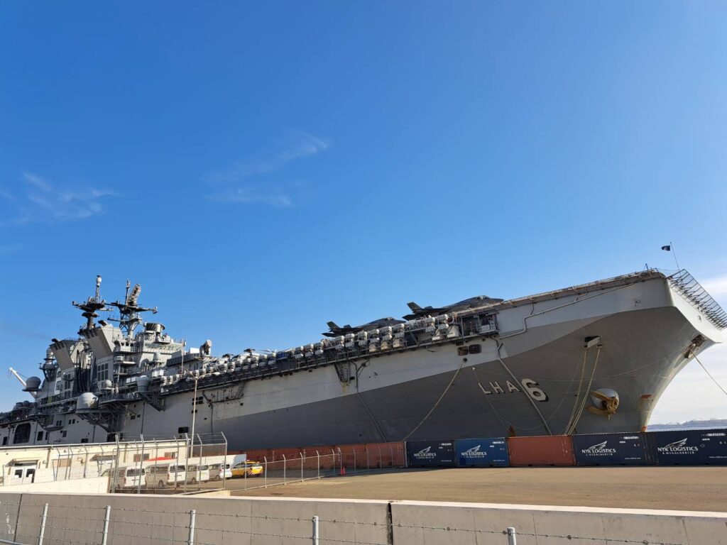 長崎：「トリポリ」佐世保基地に配備 「アメリカ」後継 米海軍強襲揚陸艦公開：地域ニュース :