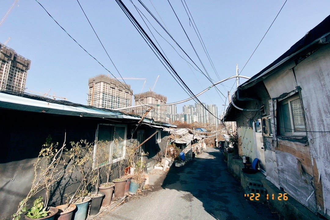 首都に残る最後のスラムの一つで大規模火災、５００人避難 韓国 - CNN.co.jp