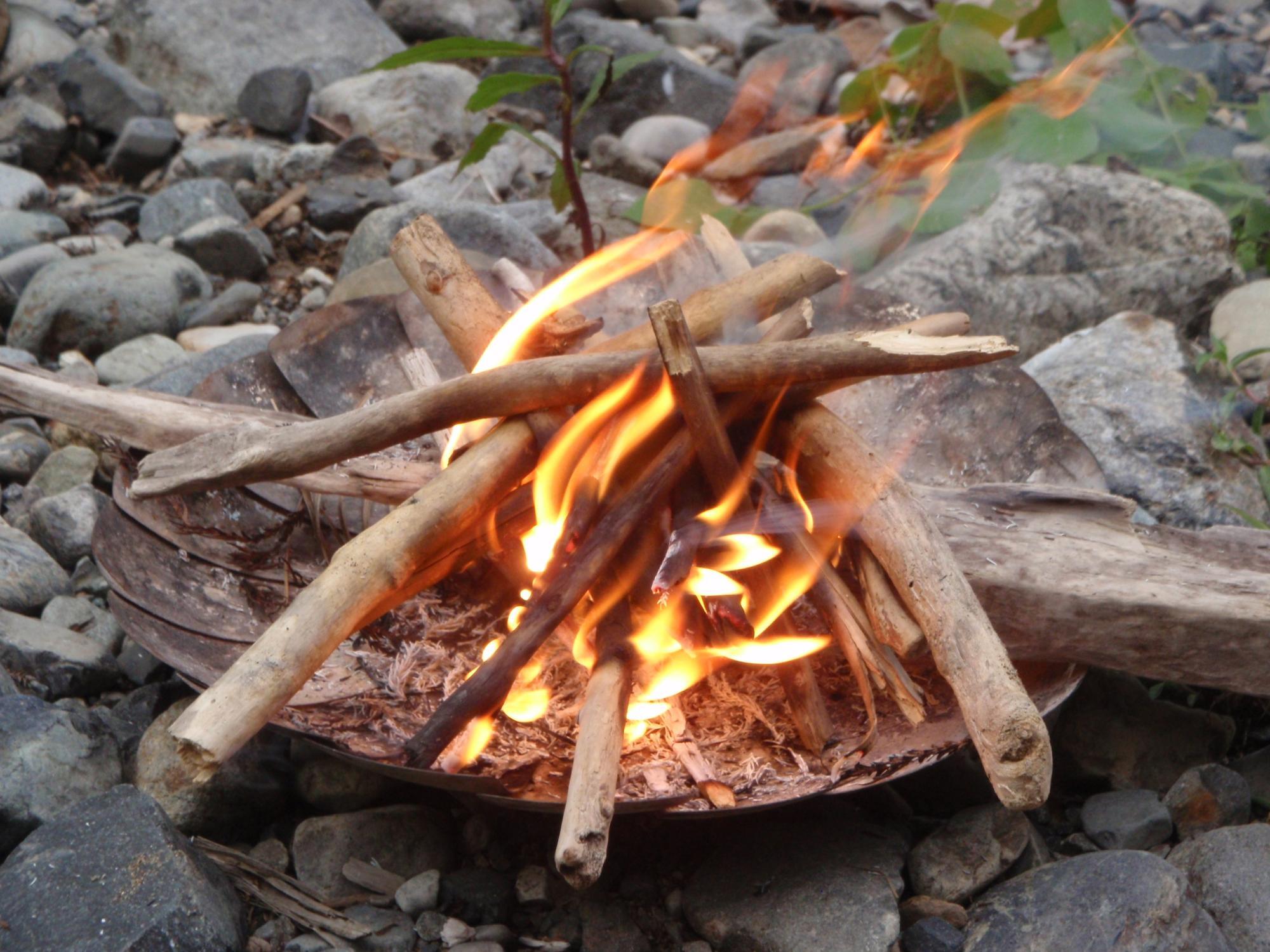 煙の出ない焚き火台「BioLite FirePit」TABI LABO