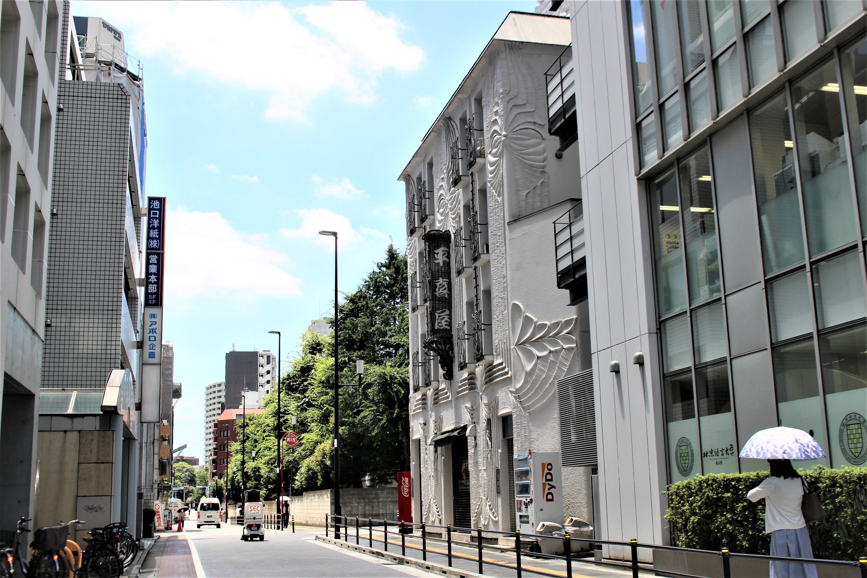 東京湾上空から見える不思議な建物 - ハマログ