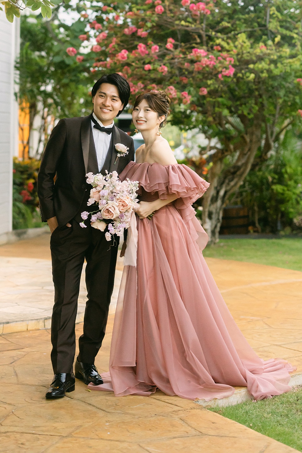 ☽☽☽ . あけましておめでとうございます💛 めちゃめちゃ久しぶりにYouTubeアップしました🤣日中カップル日中夫婦婚約中国際恋愛海外生活中国人彼氏中国人旦那日中情侣