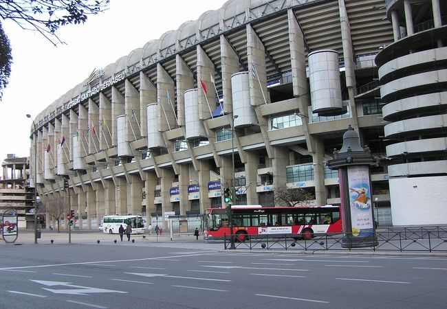 ベルナベウのスタンドはびっくりな傾斜！驚きいっぱいのレアル・マドリード観戦に行ってきた！エントラ・フットボール