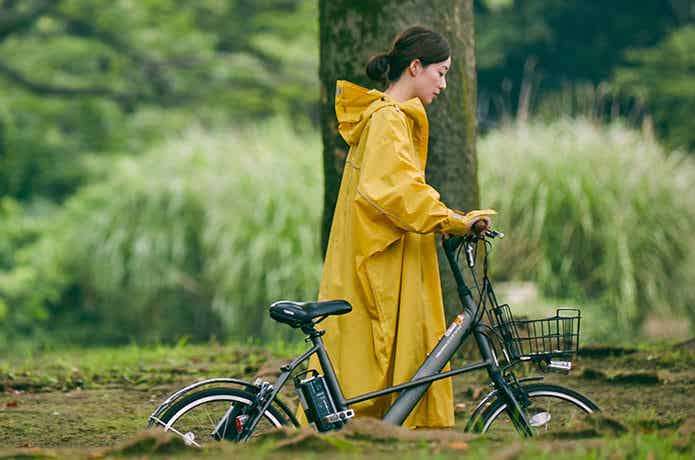 雨の日に傘が差せない問題。ほぼワークマンで解決した いつモノコト -Impress Watch