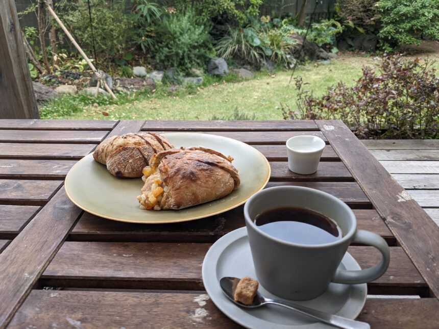 鎌倉 江ノ電を間近で楽しむ穴場カフェ、海辺をぶらり散歩も魅力♪「cafe Luonto」MORE