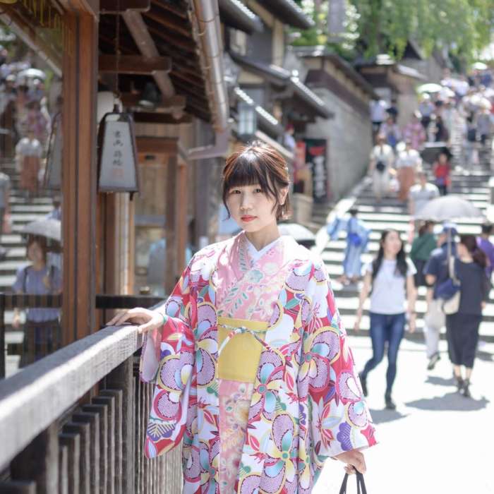 冬の着物レンタル: 寒さ対策と着こなしのポイント