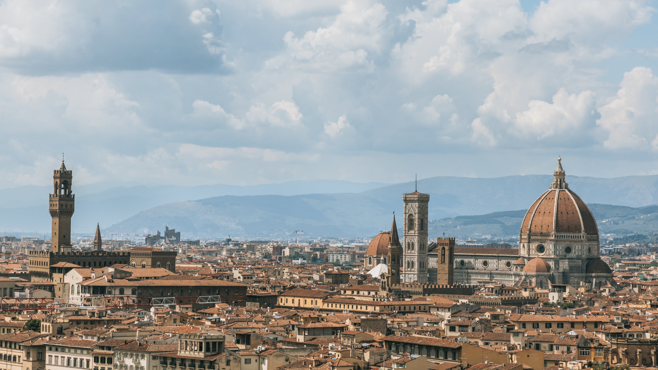 フィレンツェ観光スポット：ミケランジェロ広場からの絶景は必見！ フォトサービスもありアーモイタリア