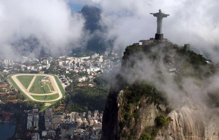 年末年始、コルコバードの丘に登る列車で立て続けにトラブル発生