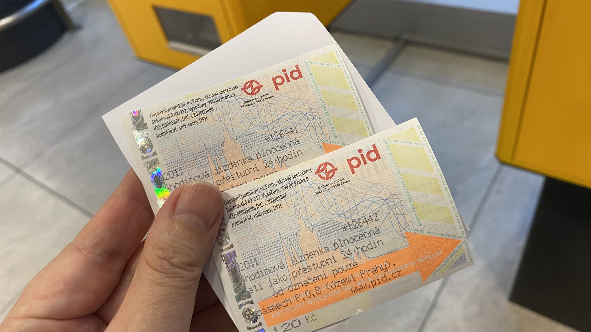 プラハ空港から市内へのアクセス方法ガイド送迎サービスやシャトルバスの利用方法VELTRA旅行ガイド